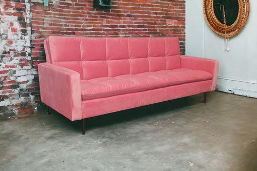 Достойная модель по привлекательной цене!   

🛋 Стеганные сиденье и спинка придают дивану комфорт и изысканность.   
🧹 Диксон на высоких ножках 200 мм., что позволяет с легкостью совершать уборку роботу-пылесосу.   

🛏 Диван раскладывается в положение релакс для отдыха и спальное место размером 1900х1100.   

Общие габариты: 2120 х 840 мм. 
Спальное место: 1900 х 1100 мм. 
Механизм: Книжка три положения наклона. 
Глубина посадки: 550 мм. 
Высота сидения: 460 мм. 
Высота общая: 870 мм. 

Возможна комплектация пуфом и пуфом со столешницей, который будет служить столом!